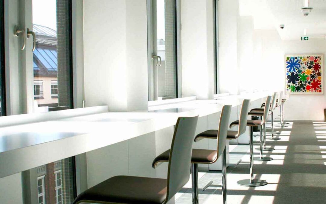 Jung in der Altstadt.